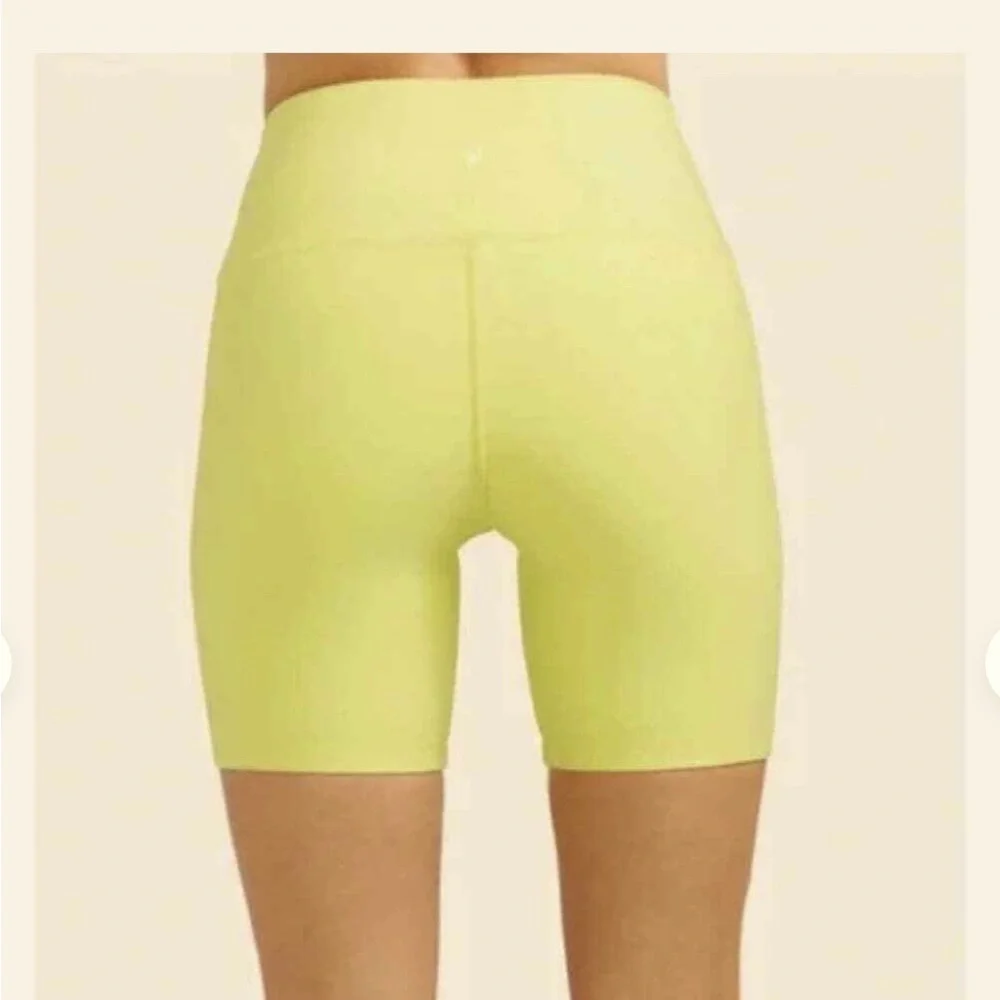 Peloton yellow Cadent 5 bike shorts. Women’s size 1X
